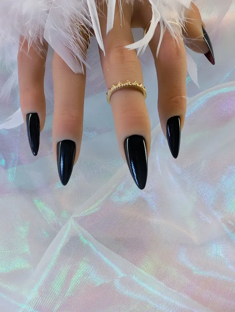 Press on nails Louboutin