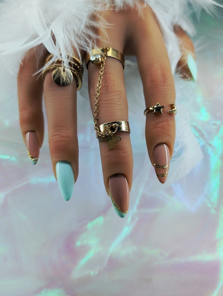 Press on nails Ysalys