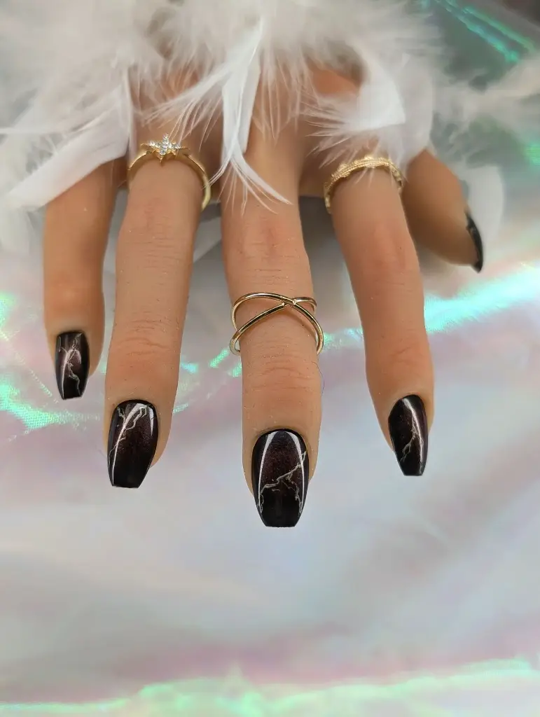 Press on nails aura