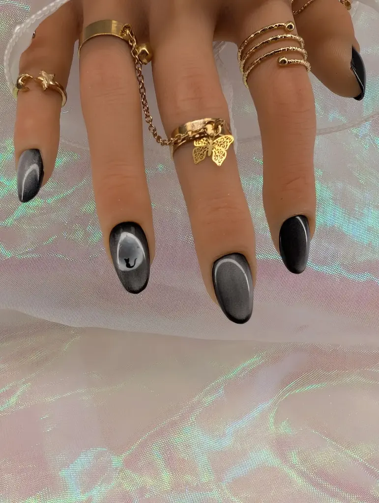 Press on nails black cat
