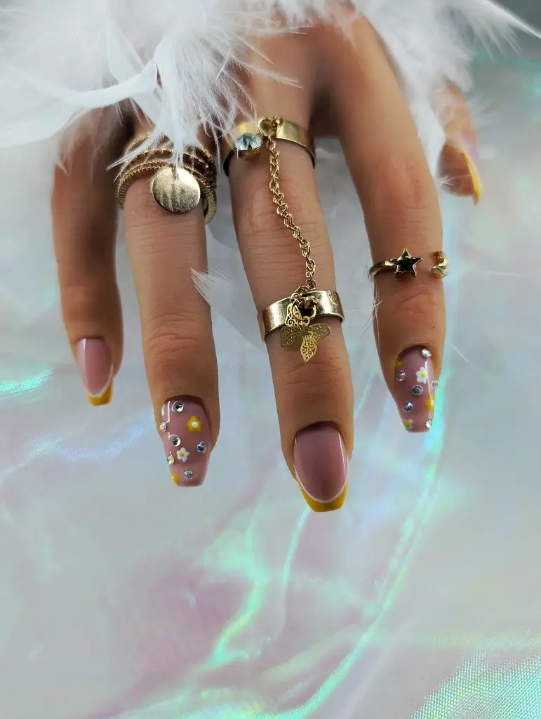 Press on nails marguerite jaune