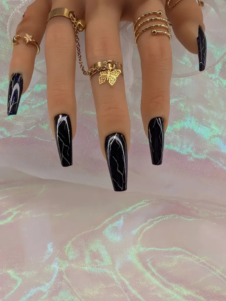 Press on nails thunder