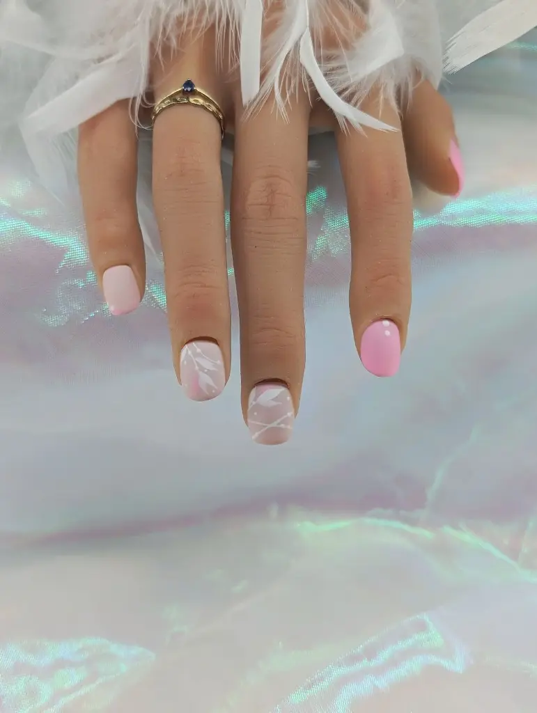 Press on nail Bloom