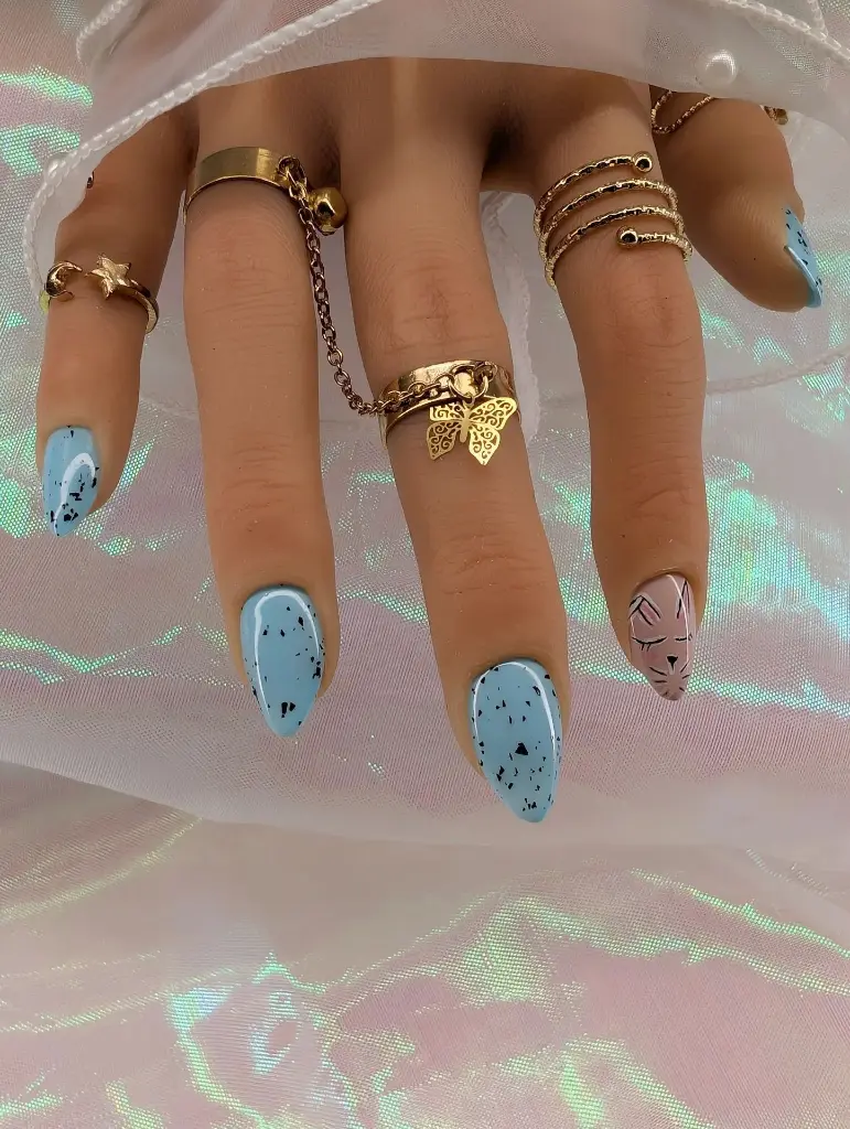 Press on nails lapinou