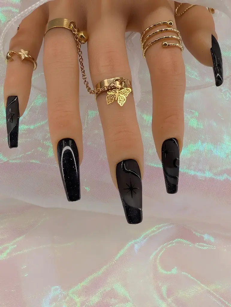 Press on nails gothic chic