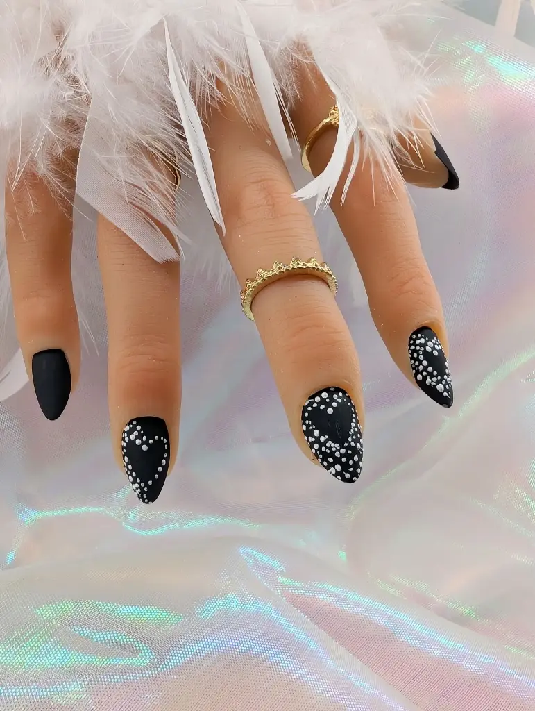 Press on nails dark love