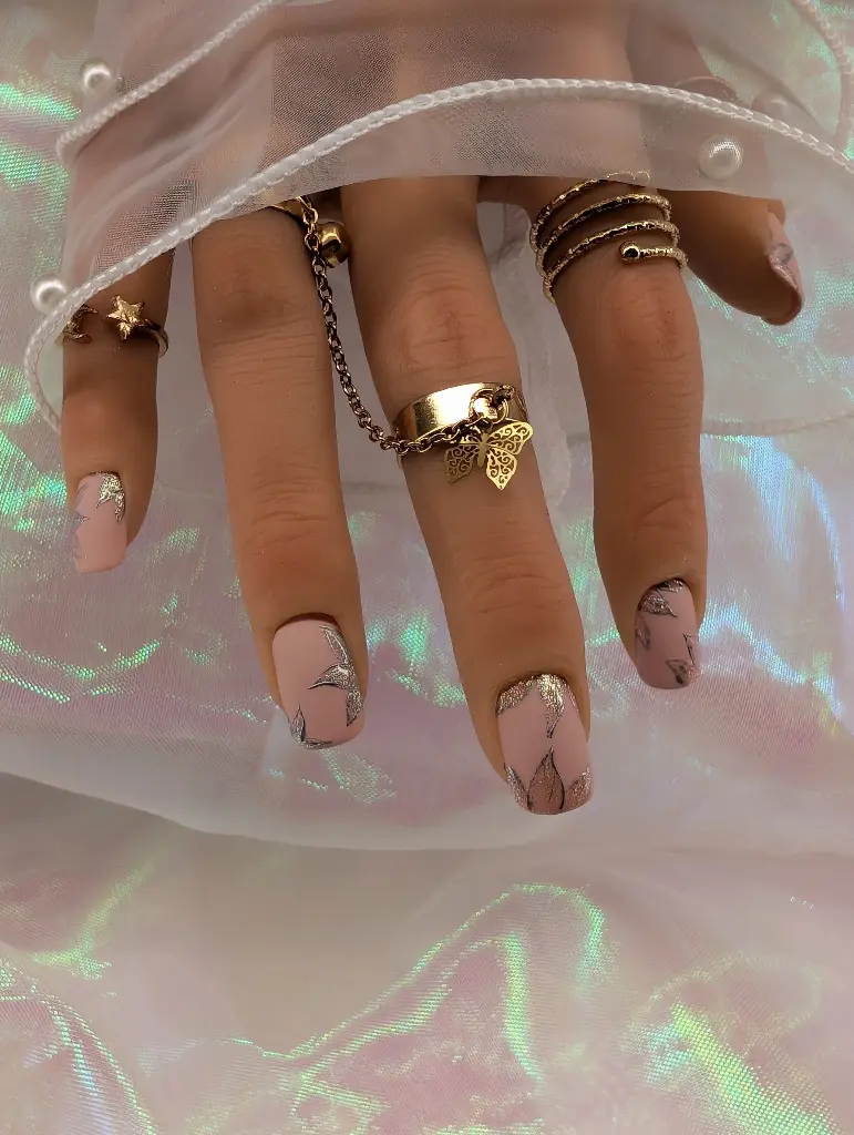 Press on nails fleur d'opale