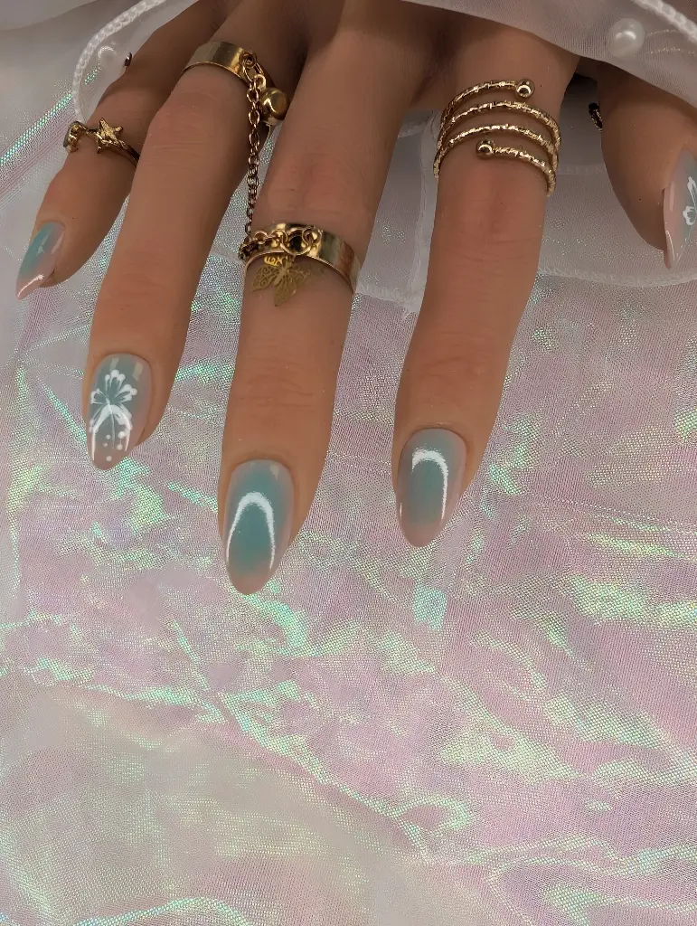 Press on nails aura blossom