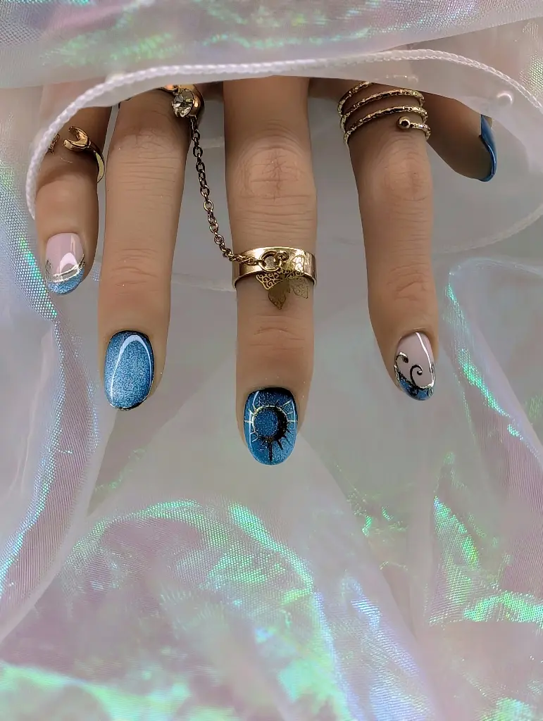 Press on nails golden eclispe