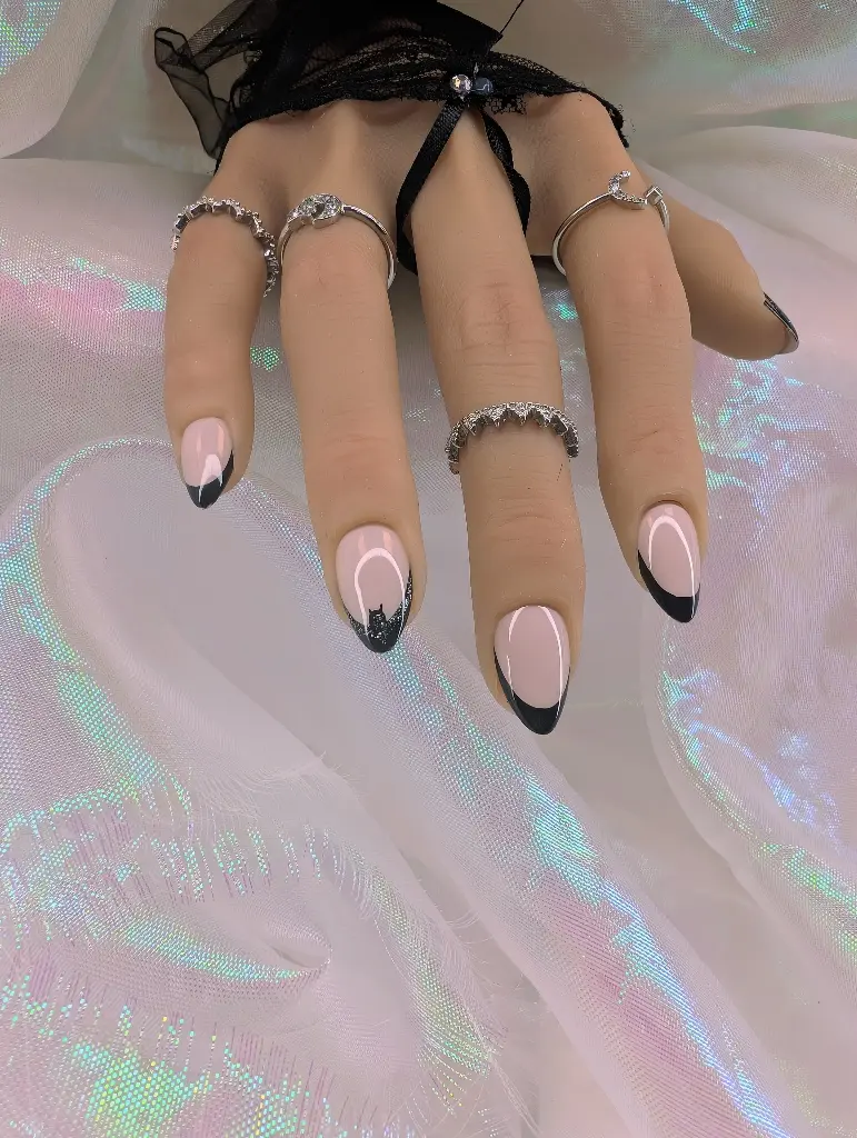 Press on nails bat whisper