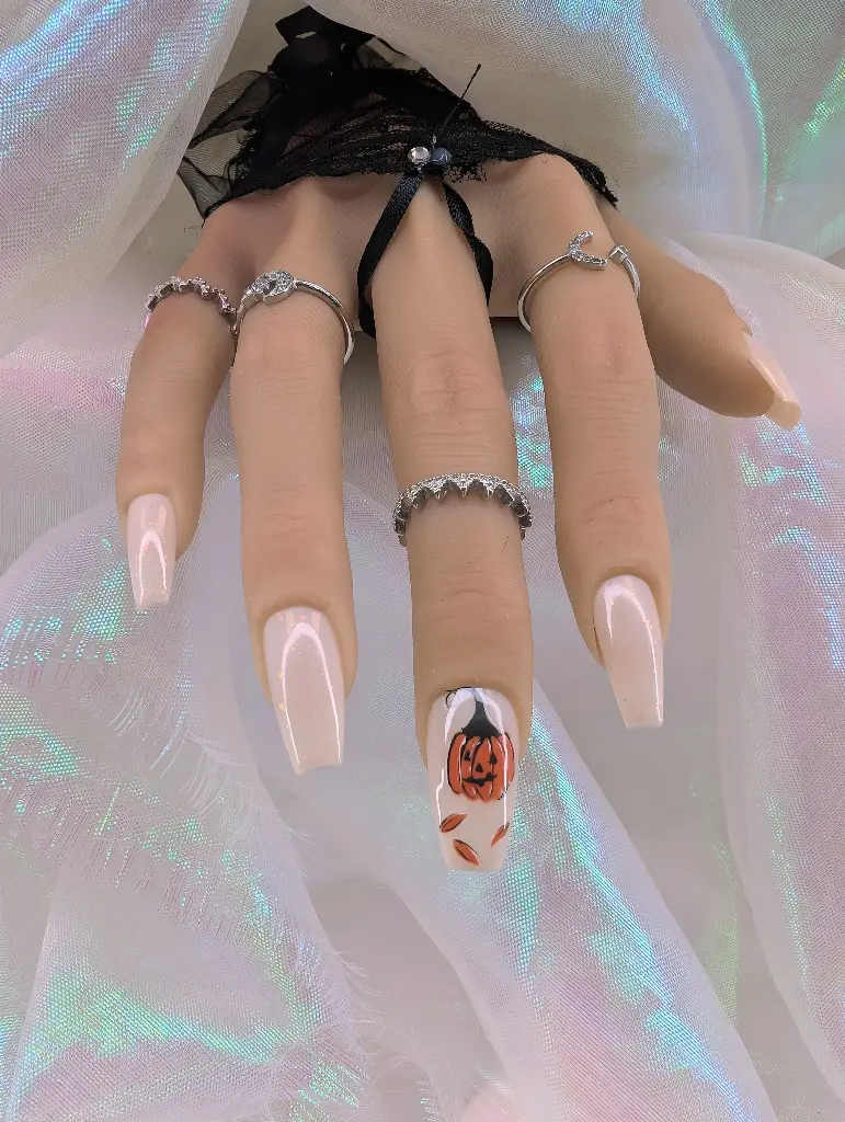 Press on nails pumpkin glow