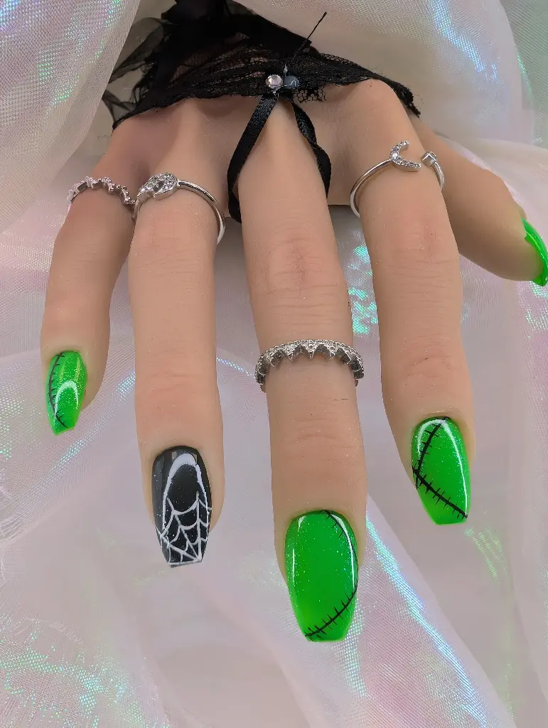 Press on nails creepy shine