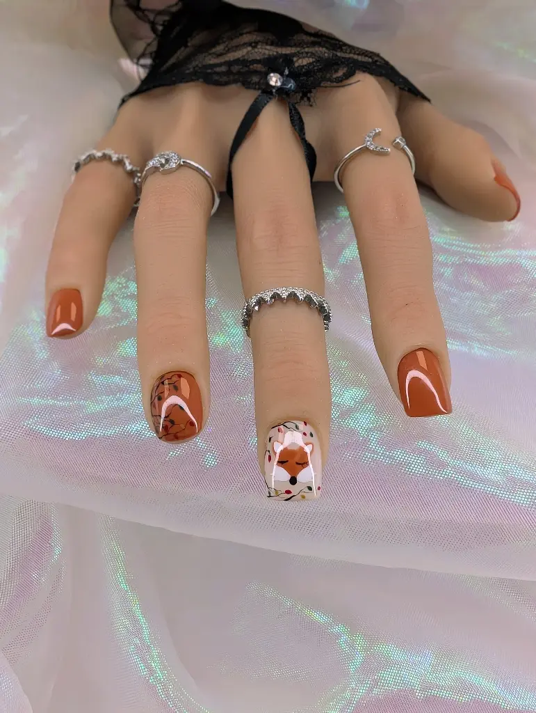 Press on nails Taquin