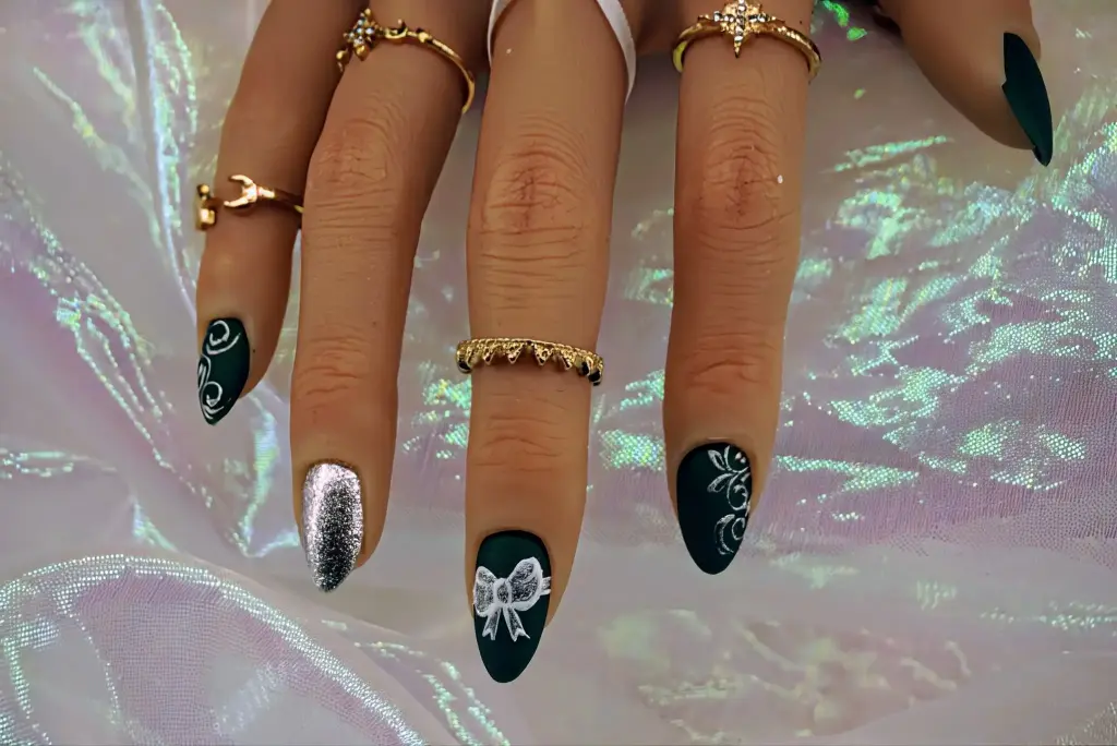 Press on nails silver pine