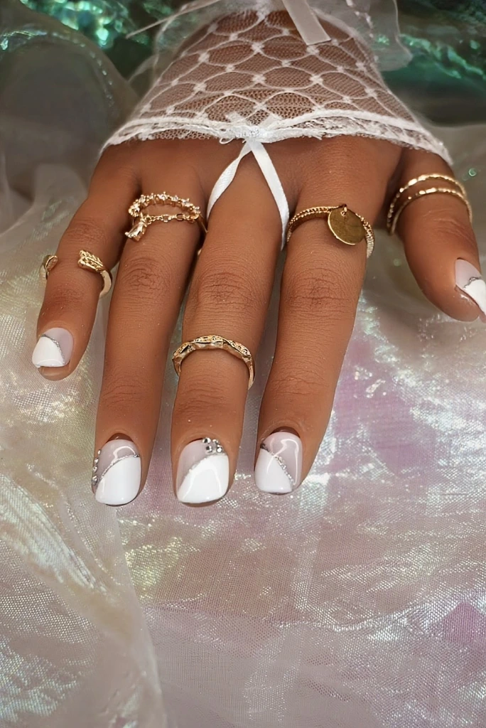 Press on nails étreinte d'argent