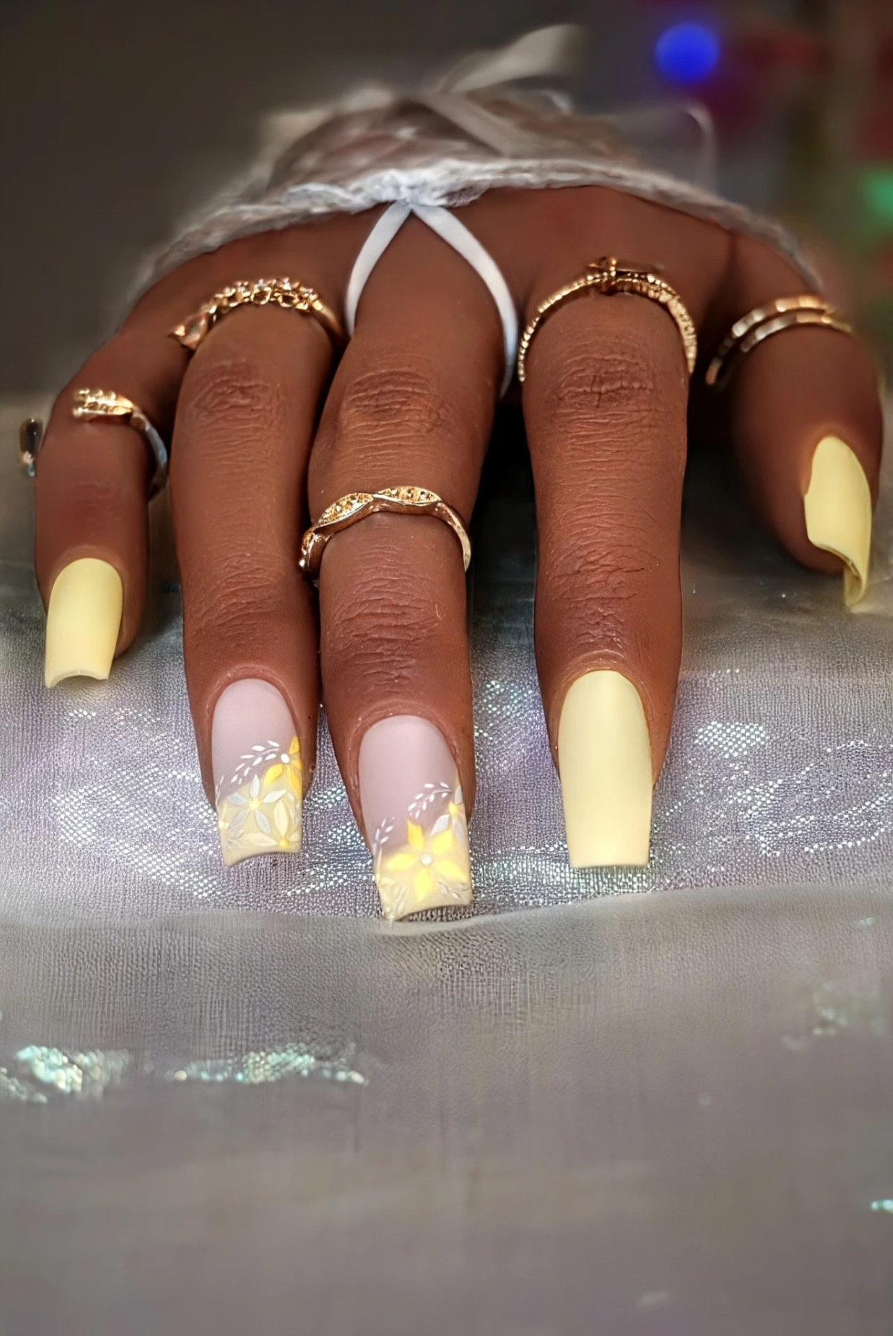 Press on nails éclat de mimosa