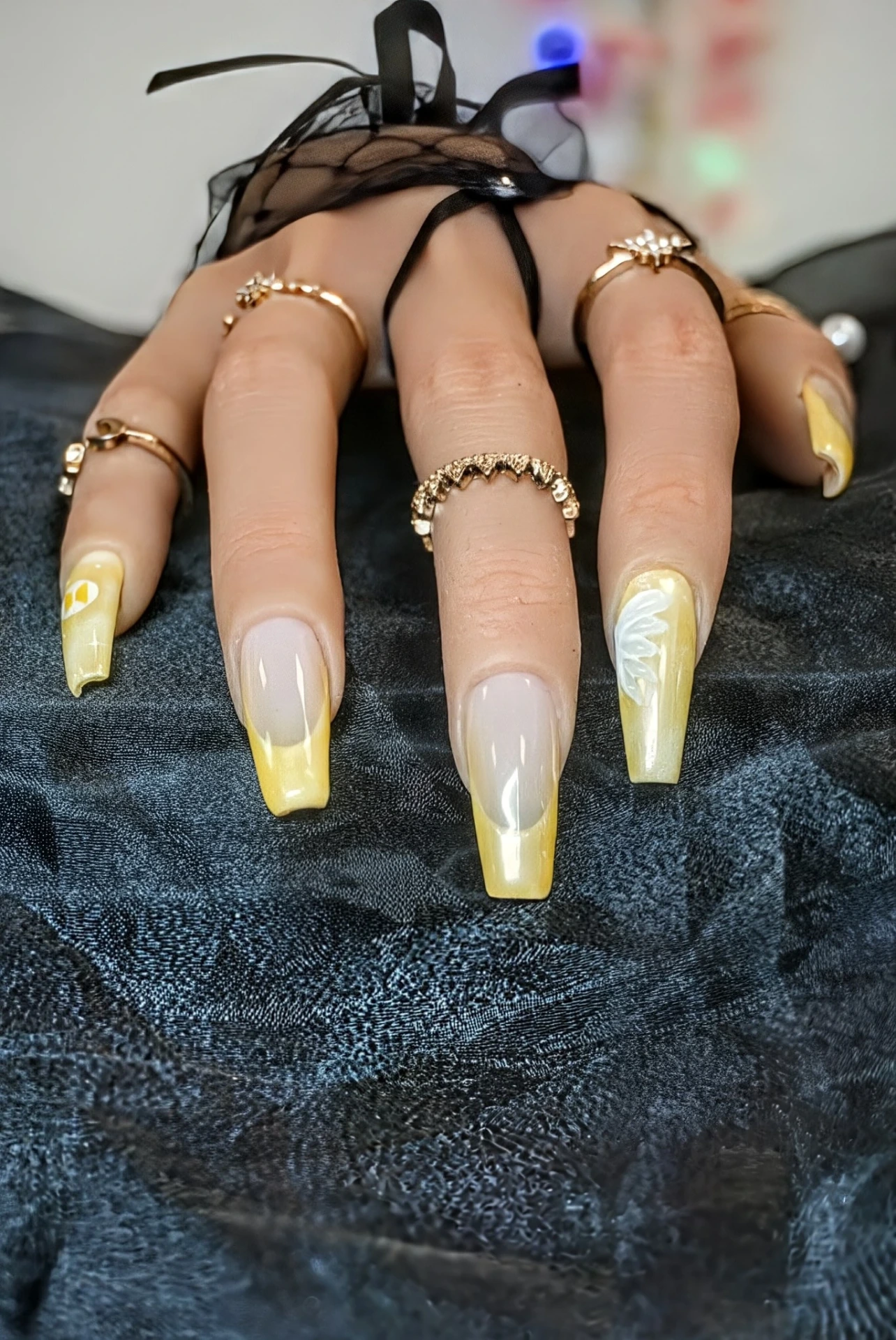Press on nails butter glow