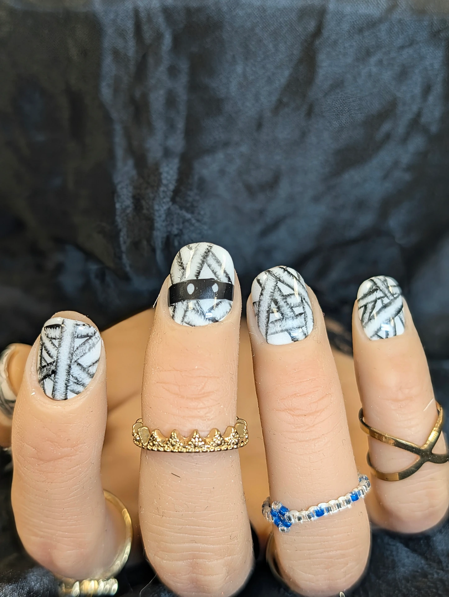 Press on nails momie maudite