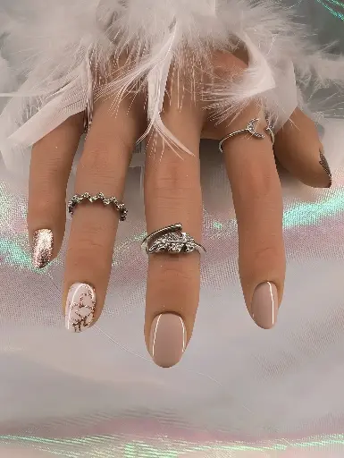 press on nails Aya