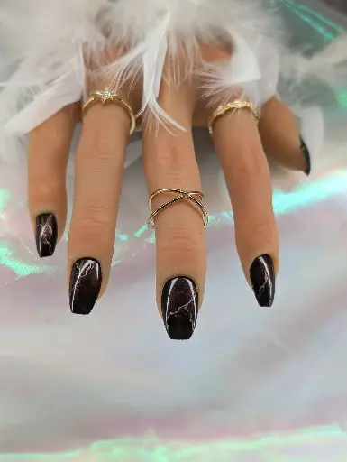 Press on nails aura